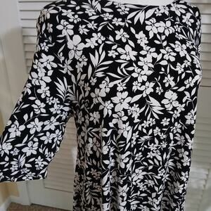 Old Navy Large Black w/ white floral 3/4-sleeve A-Line dress Gorgeous flow